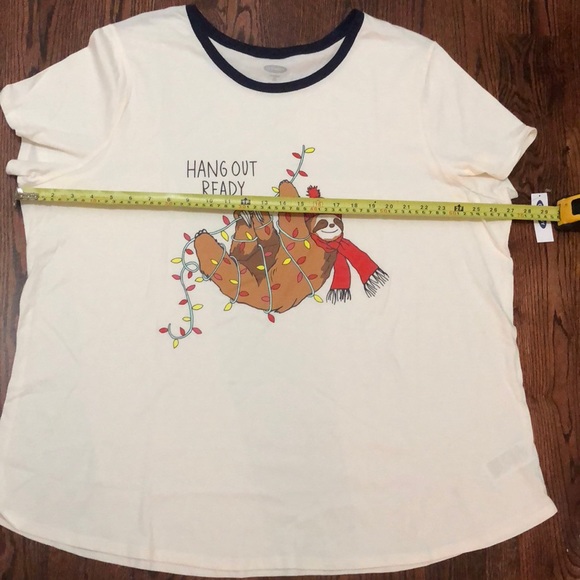 Old Navy EveryWear Christmas Graphic Plus-Size Tee - Picture 3 of 8
